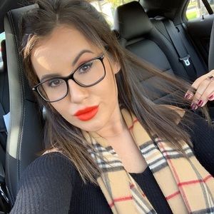 Meet your Posher, Candace